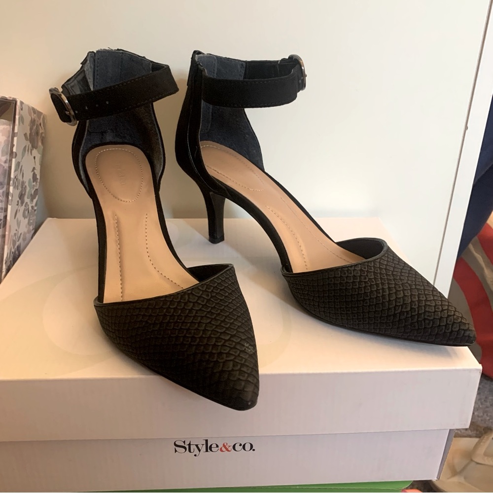 Macy's - Style & Co size 7M shoes
